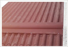Cerramiento de PVC en Moralzarzal con techo panel sndwich a dos aguas 