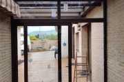 Cerramiento de Aluminio formado por techo móvil motorizado