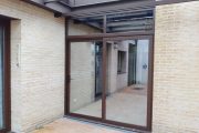 Cerramiento de Aluminio formado por techo móvil motorizado