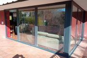 Cerramiento  con sistema de corredera paralela con fijos en PVC