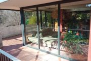Cerramiento  con sistema de corredera paralela con fijos en PVC
