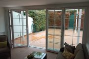 Cerramiento de PVC mediante ventana plegable