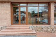 Cerramiento de porche en PVC imitación madera