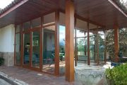 Cerramiento de PVC en imitación madera