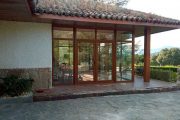 Cerramiento de PVC en imitación madera