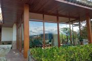 Cerramiento de PVC en imitación madera