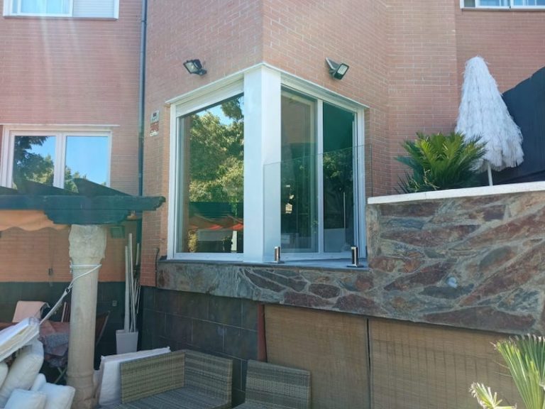 Mirador En Escuadra En PVC VENTANAS Y CERRAMIENTOS mirador-en-escuadra-en-pvc-ventanas-y-cerramientos