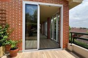 Cerramiento de terraza con correderas de 3 hojas