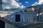 Barandillas abotonadas a canto de forjado con vidrio