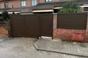 Puertas abatibles + valla fija en aluminio