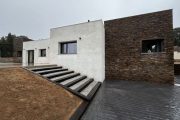 Ventanas de PVC en acabado gris antracita