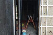 Puerta pivotante apertura exterior