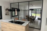 Mampara divisoria de ambientes en aluminio minimalista