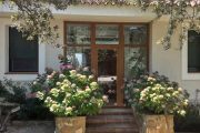 Cerramiento de entrada en PVC imitación madera