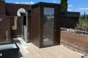 Cerramiento de PVC para crear baño exterior