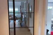 Puerta abatible con fijo serie minimalista de aluminio