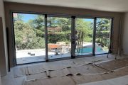 Ventanal de PVC color antracita