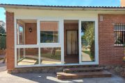 Cerramiento de porche con correderas de PVC